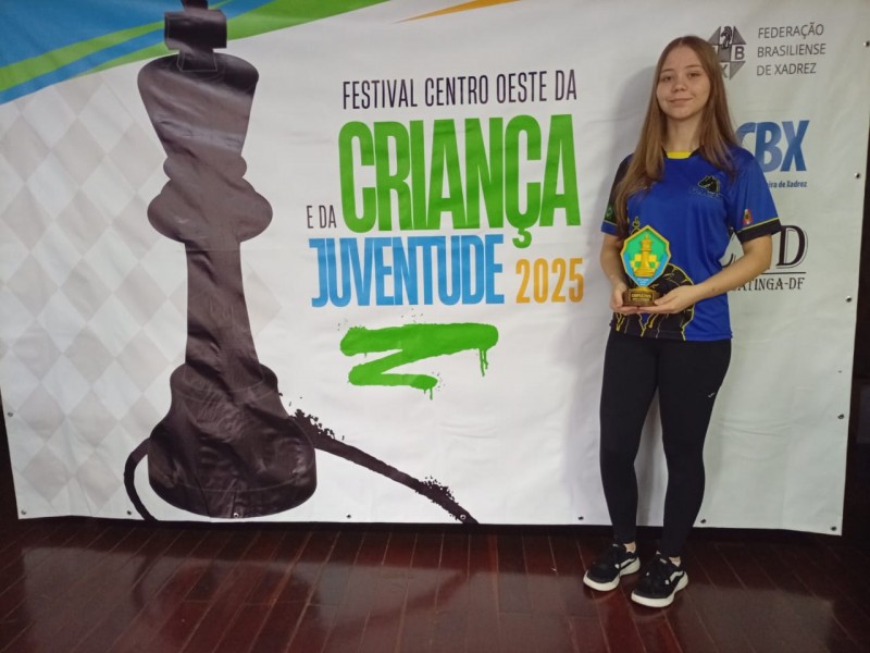 A aluna Nicole Nunes conquistou o 1° lugar na categoria 14 anos no Festival Centro Oeste de Xadrez  em Brasília/DF, no último final de semana
